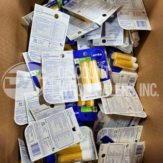 Nivea All-Day Lip Care Duo Vanilla Buttercream · 220 Pcs