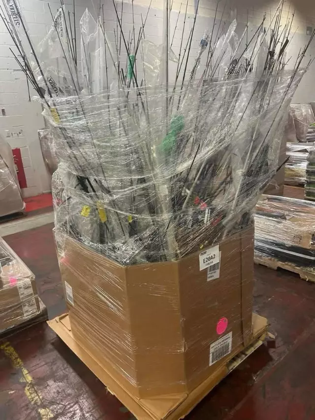 Amazon Returns fishing gear lot · 56 units