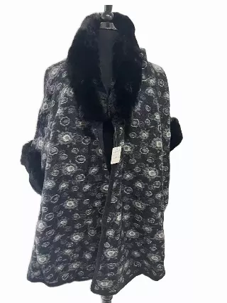 TX510 Faux Fur Floral Pattern Cape — Black