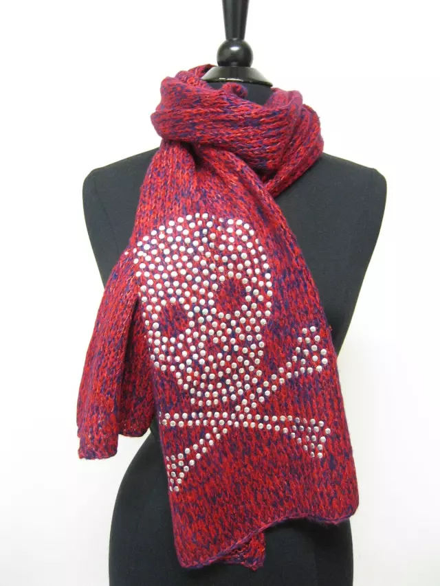16010 Skull Stubs Winter Scarf