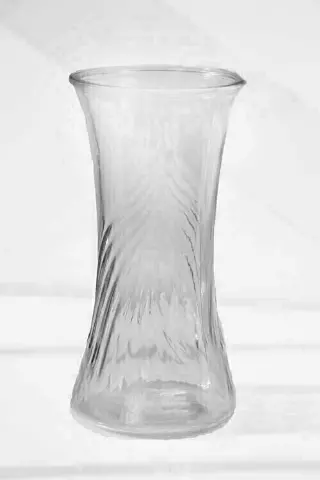 GP4021Clr – 9.5” x 4.25” Wide Traditional rose vase with etched embossment – “case pk 12”