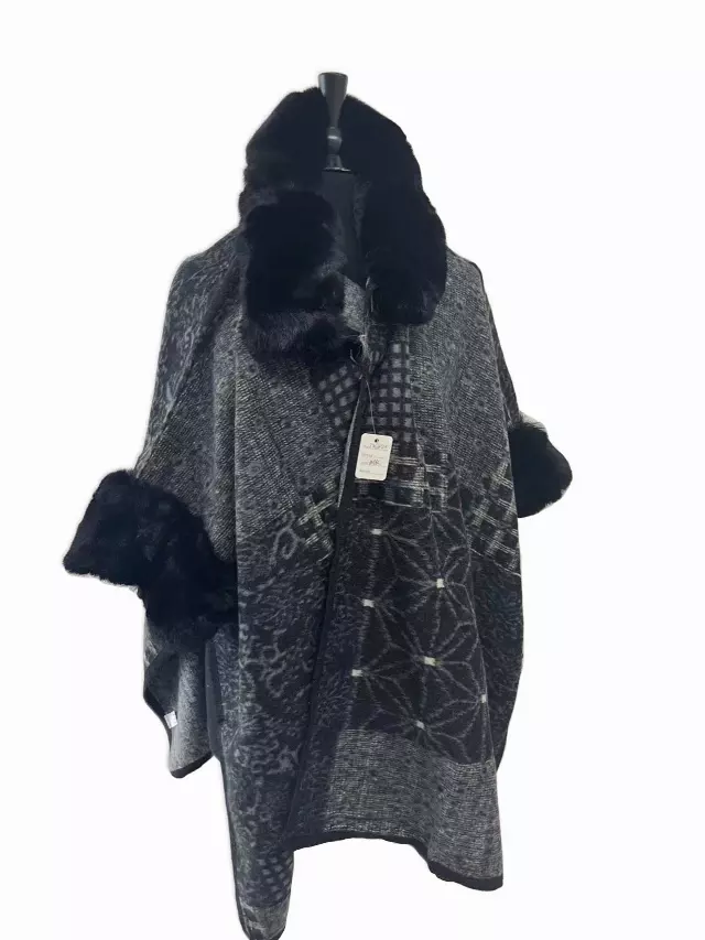 TX521 Faux Fur Pattern Cape — Black