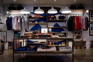Women's apparel pallet — Nike, Lululemon, Levi's