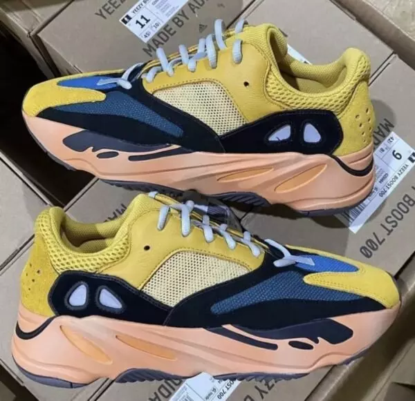 ADIDAS YEEZY BOOST 700