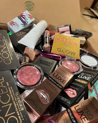 Cosmetic liquidation pallets · 1+ · overstock, shelf-pulls, factory master cases