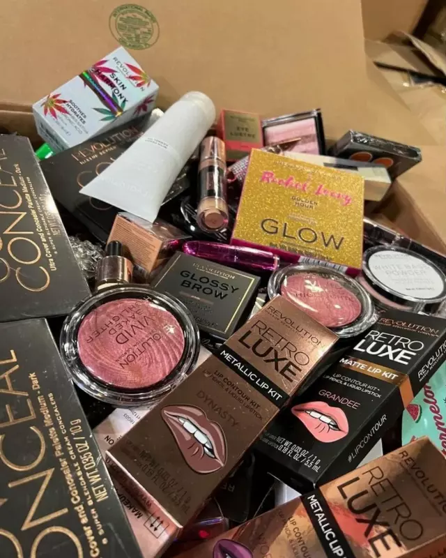 Cosmetic liquidation pallets · 1+ · overstock, shelf-pulls, factory master cases