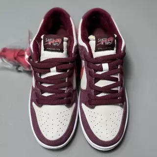 NIKE SB Dunk Low Red Grey