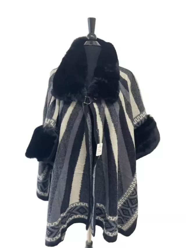 TX518 Faux Fur Pattern Cape — Black