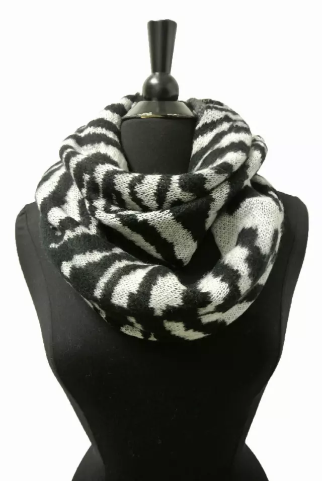 16735 Zebra Pattern Winter Infinity Scarf — Black