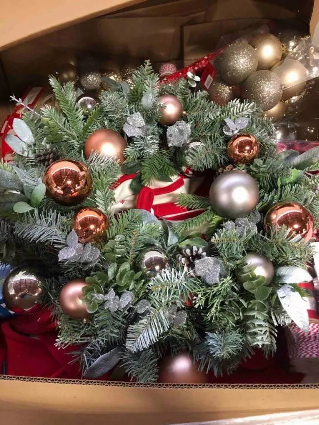 Christmas pallet trees lot · Amazon Returns