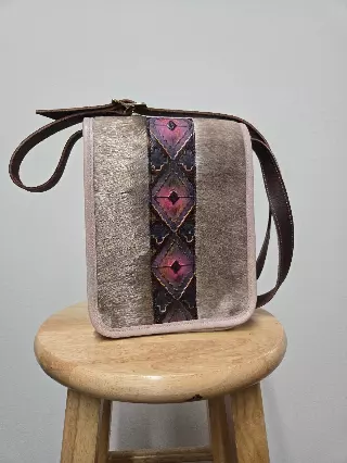 Ref 600 — Grey hide crossbody with tooled centre panel