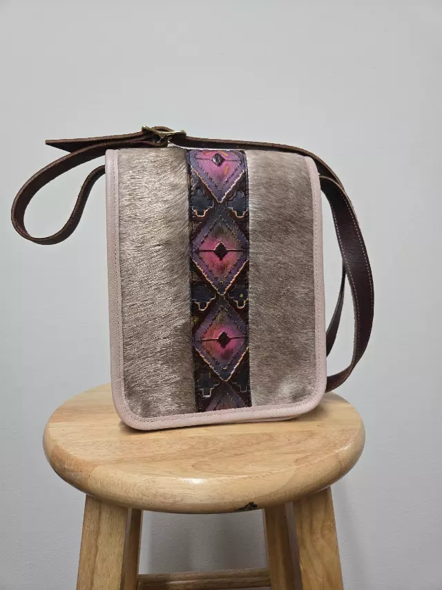 Ref 600 — Grey hide crossbody with tooled centre panel