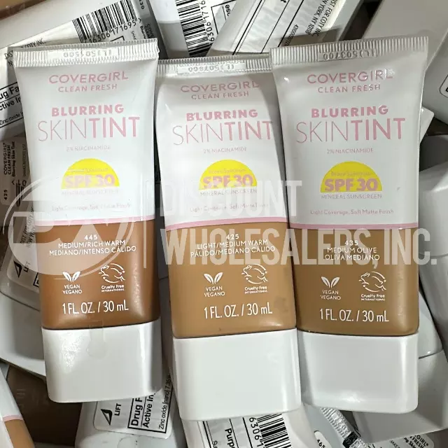 Covergirl Clean Fresh Blurring Skin Tint SPF 30 · 150 units · mixed
