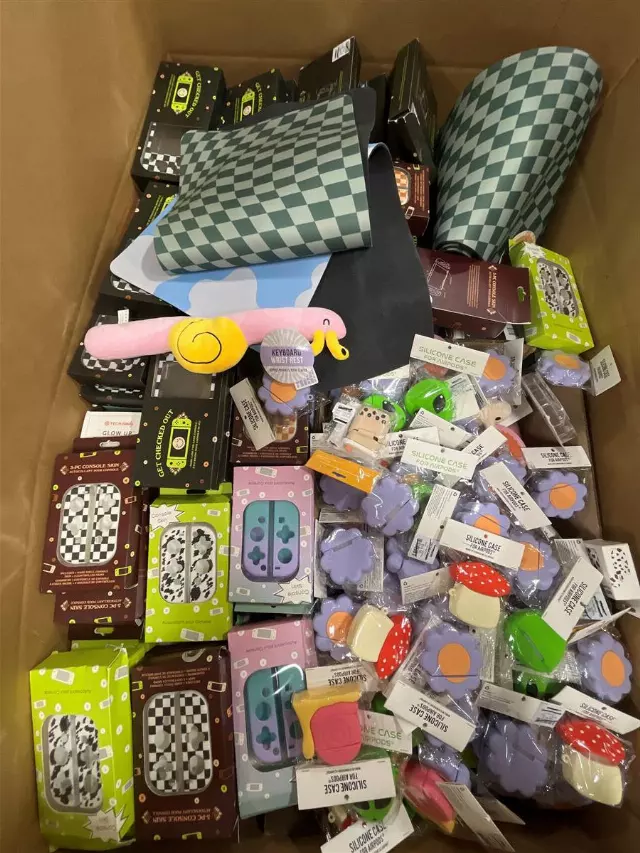 Assorted Tech Accessories lot · new