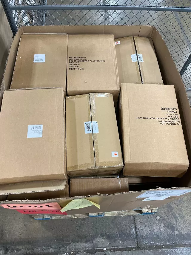Assorted large table top plates lot · new