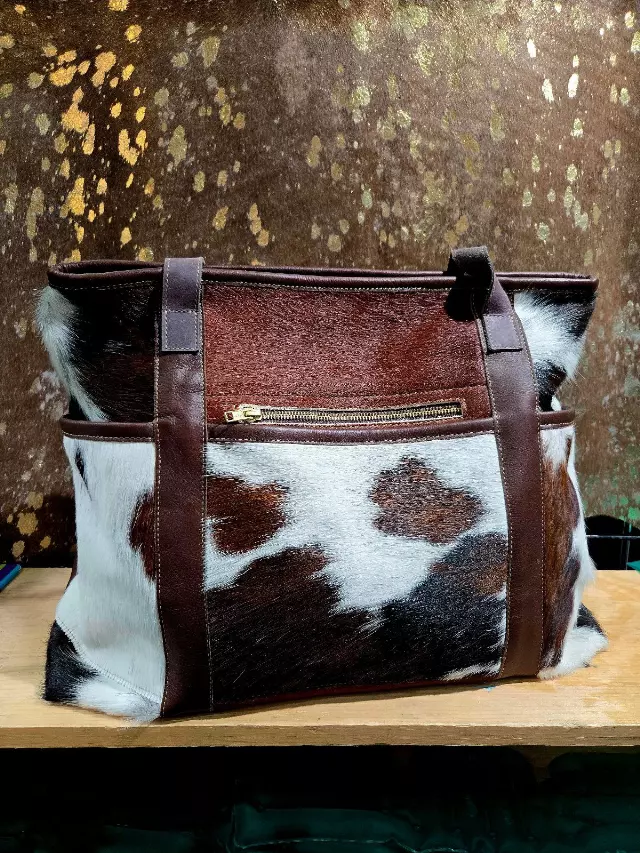 Ref. 704 — Cowhide tote with front zip pocket