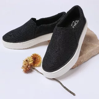 Toms wholesale women's shoes 30 pairs.