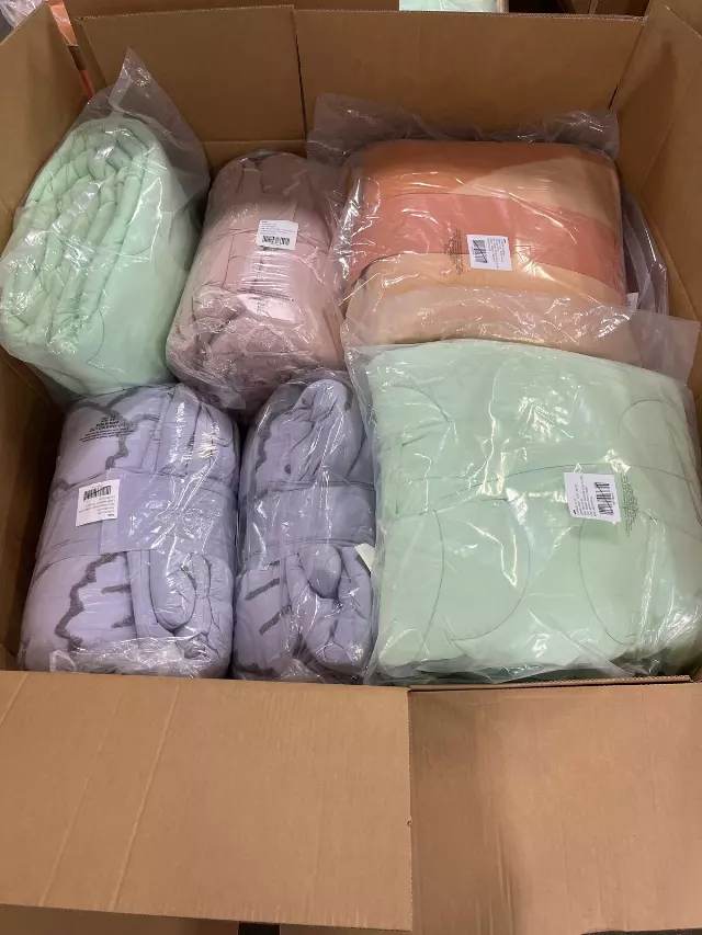 Assorted name-brand comforters lot · new