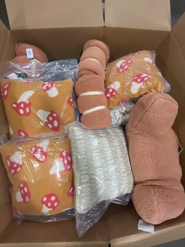 Assorted Bedding lot · new