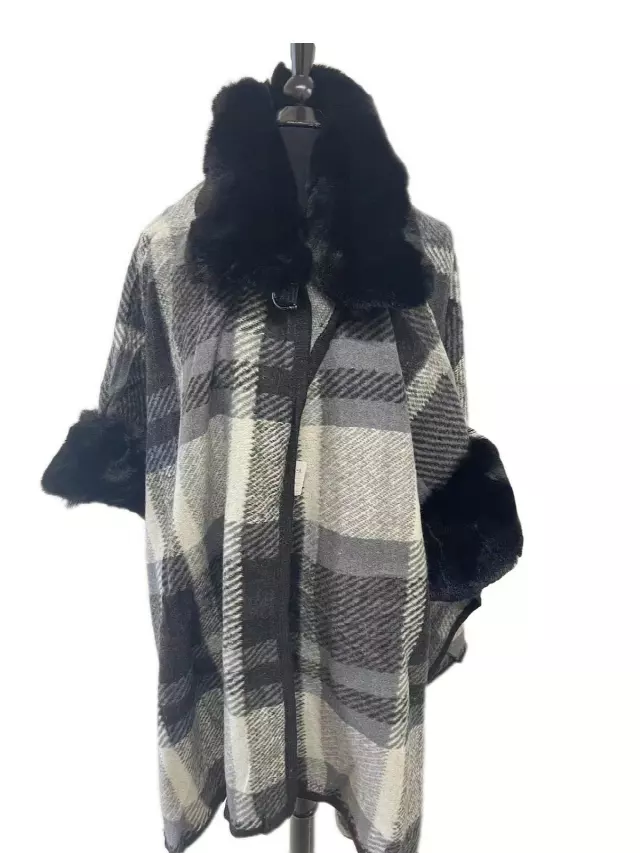 TX523 Faux Fur Plaid Cape — Black