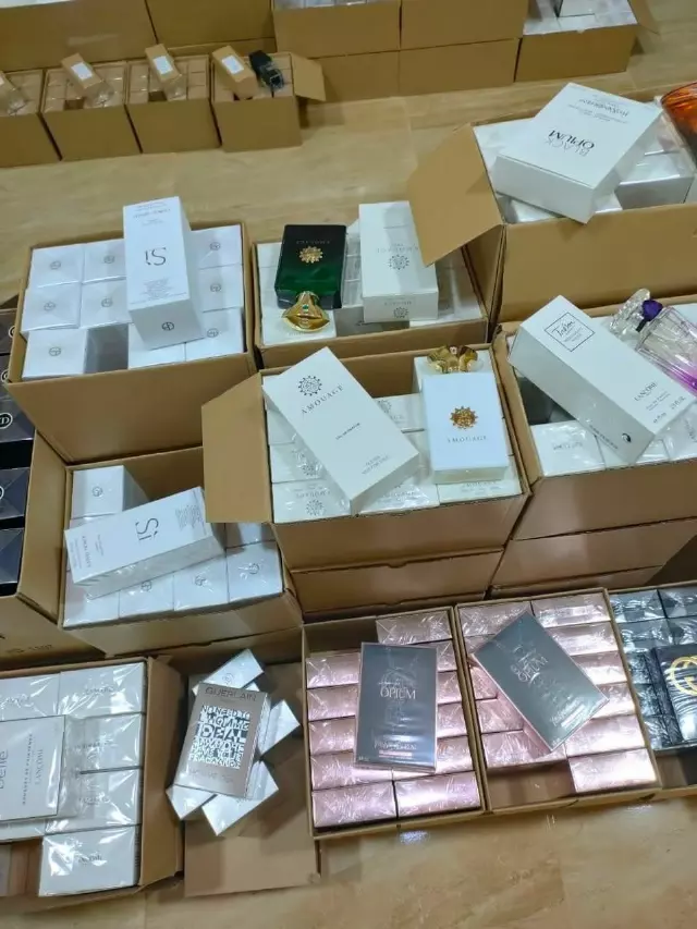 Perfume lot · 300 units · brand new