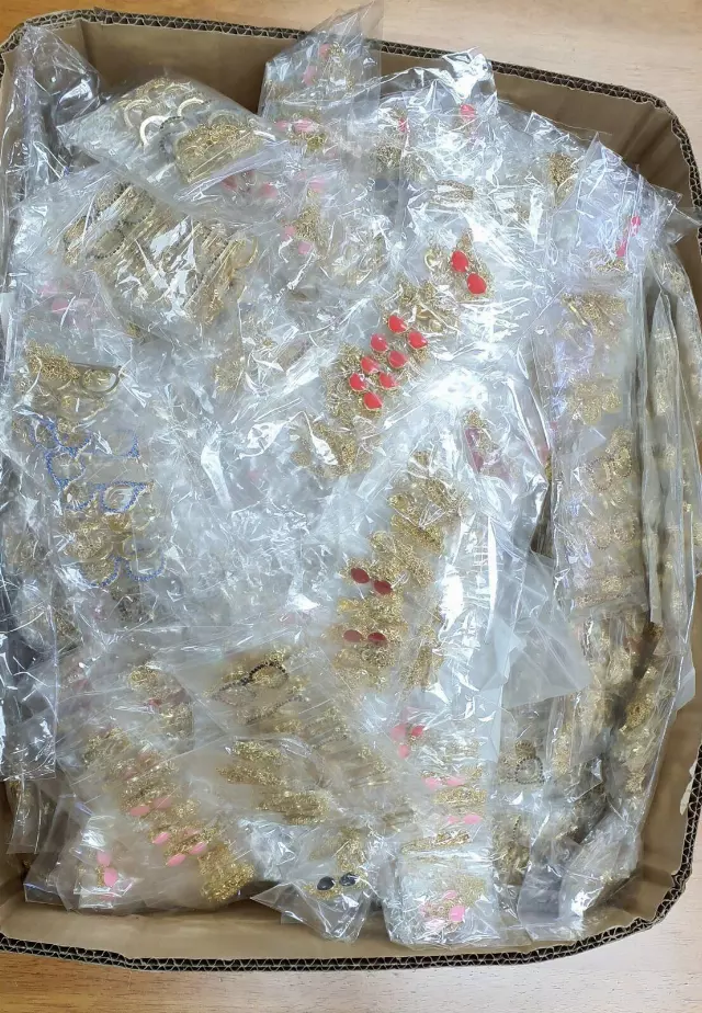 Wholesale Lot Of 200 Pieces Of Gold Plated Sunglasses Necklaces And Brooches – Assorted Colors – Suggested Retail Value $15.00 Each – Only $0.60 Each
