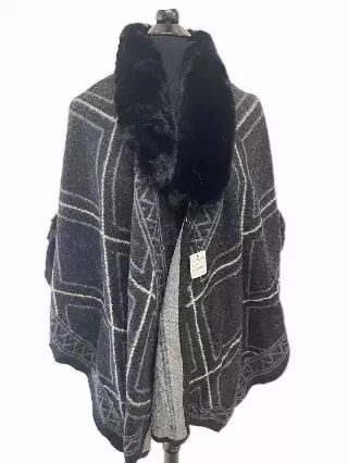 TX508 Faux Fur Pattern Cape — Black