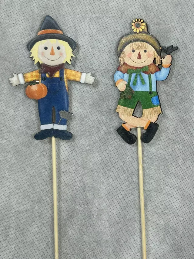 #WD1016 4” asst. wood scarecrow on 16”pick cs pk 12dz. Min 1doz