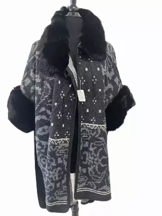 TX516 Faux Fur Pattern Cape — Black