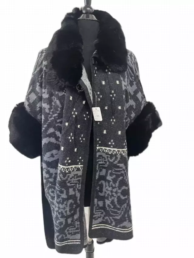 TX516 Faux Fur Pattern Cape — Black