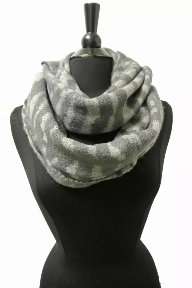 16735 Zebra Pattern Winter Infinity Scarf — Grey