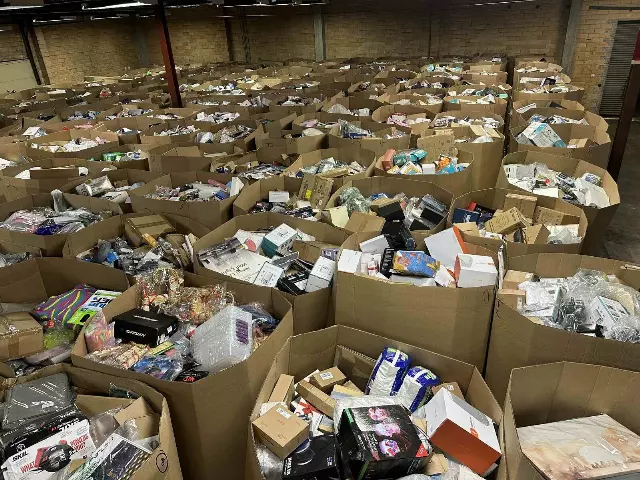 Amazon mixed merchandise truckload · 9,000 units · overstock