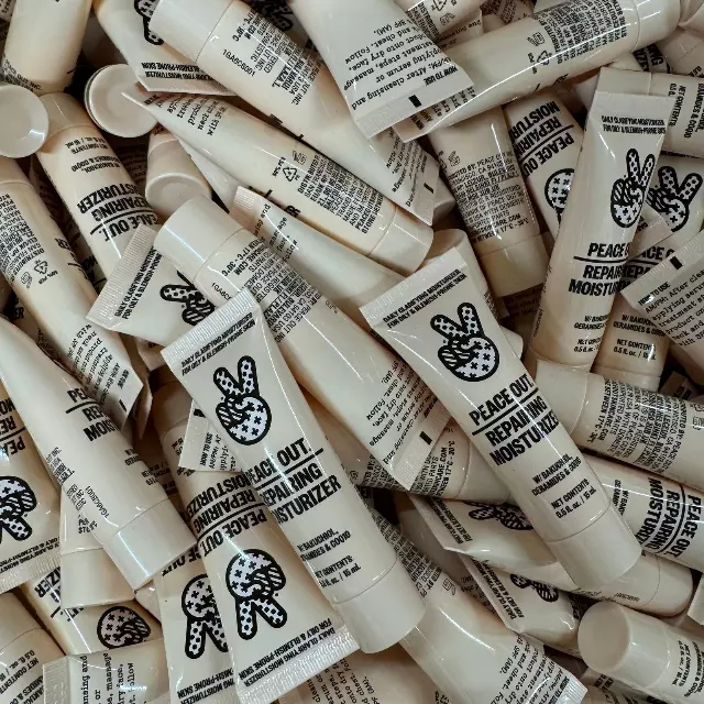WHOLESALE PEACE OUT SKINCARE REPAIRING MOISTURIZER TRAVEL SIZE 0.5 OZ - 100 PIECE LOT