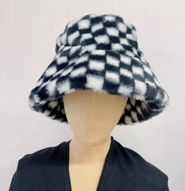 HX617 Check Pattern Faux Fur Bucket Hat — Black