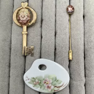 Vintage Hand Painted Porcelain Jewelry Lot 3pc Key Brooch Stick Pin Palette