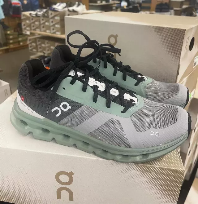 Cloud nova shoe pallet