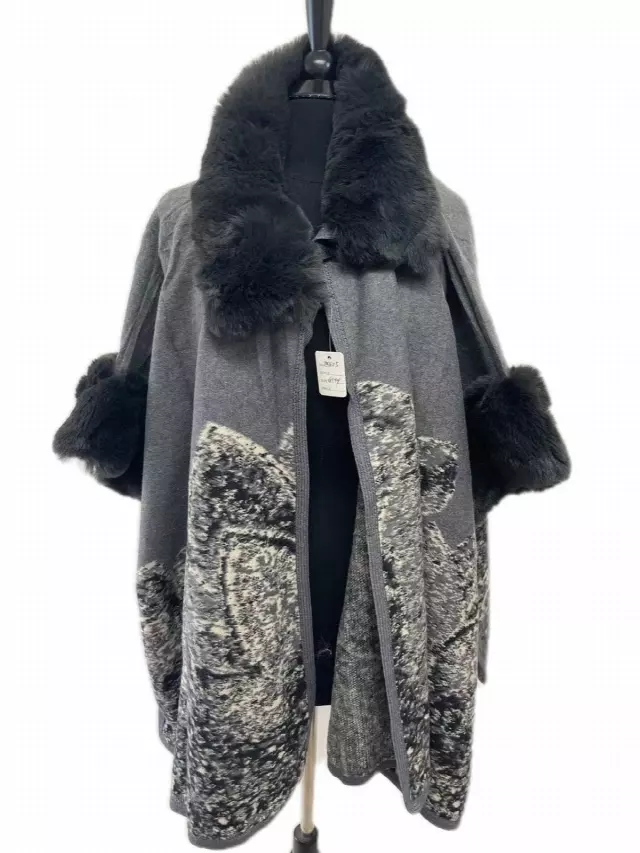 TX525 Faux Fur Pattern Cape — Grey