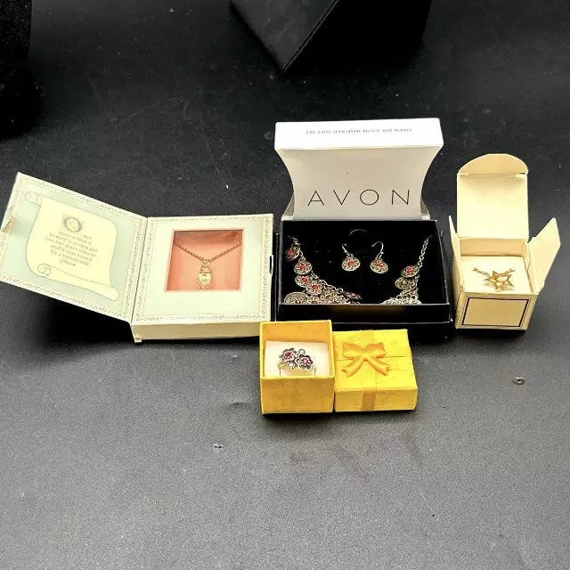 Vintage Avon Costume Jewelry Lot Cinderella Slipper Coin Set Star Ring 4pc