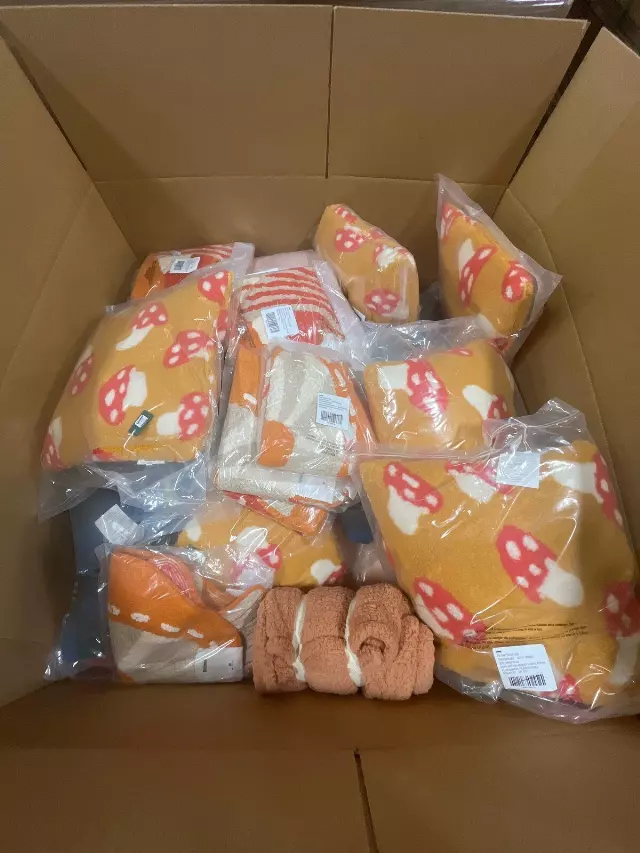 Assorted Bedding lot · new