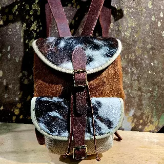 Ref. 845 — Cowhide backpack with woven base and drawstring