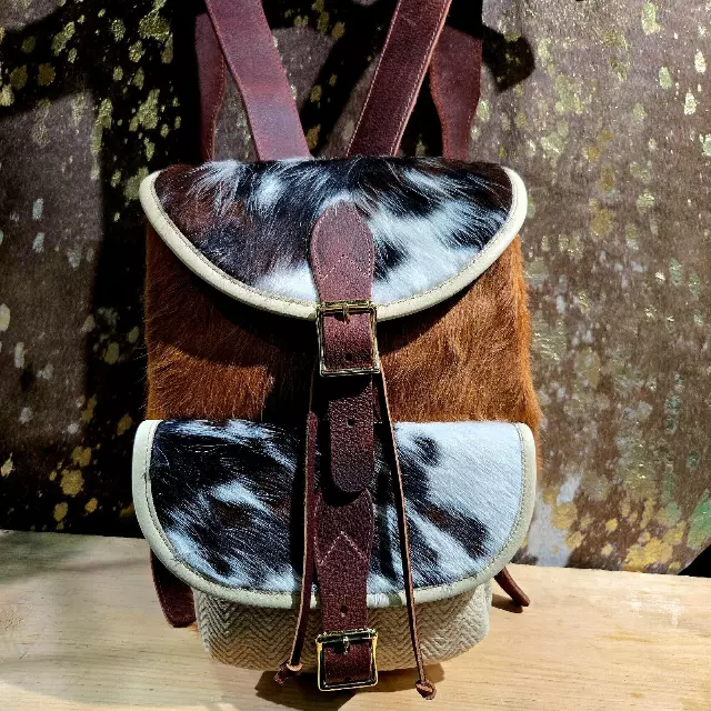 Ref. 845 — Cowhide backpack with woven base and drawstring