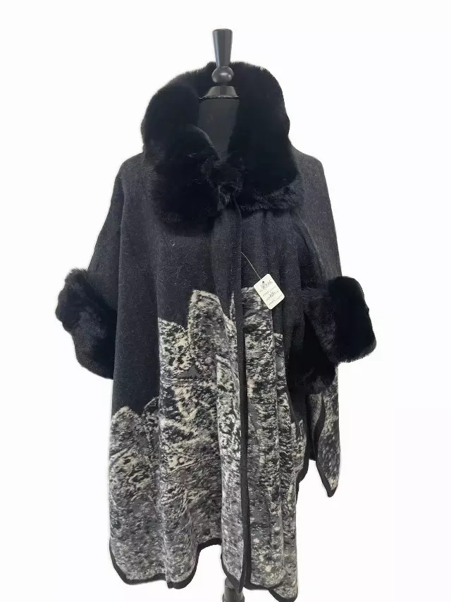 TX525 Faux Fur Pattern Cape — Black