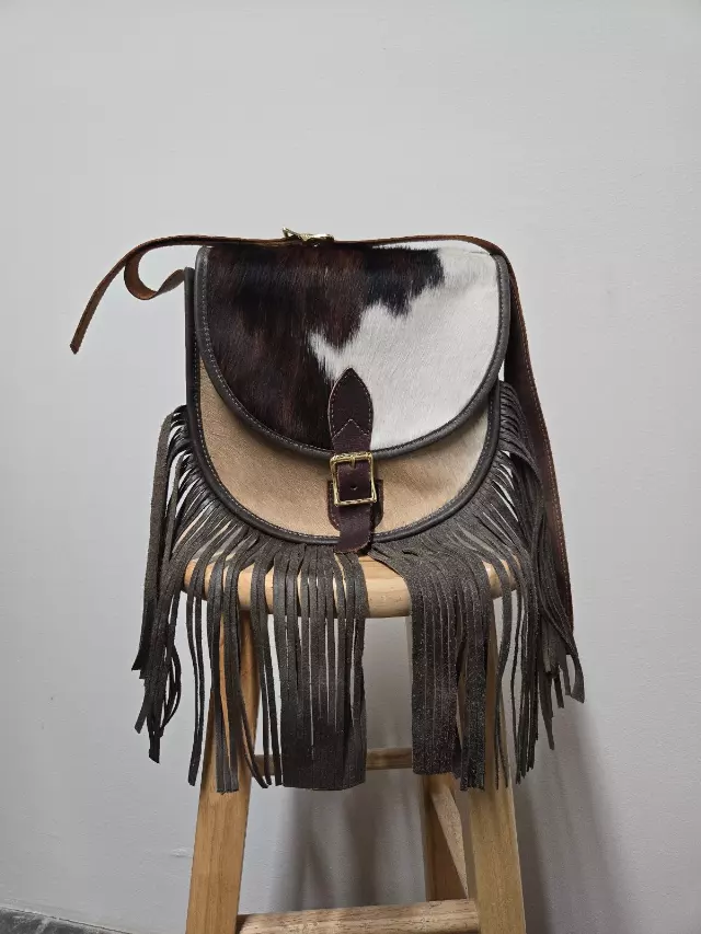 Ref 1138 s fringe — Cowhide saddle bag with grey leather fringe