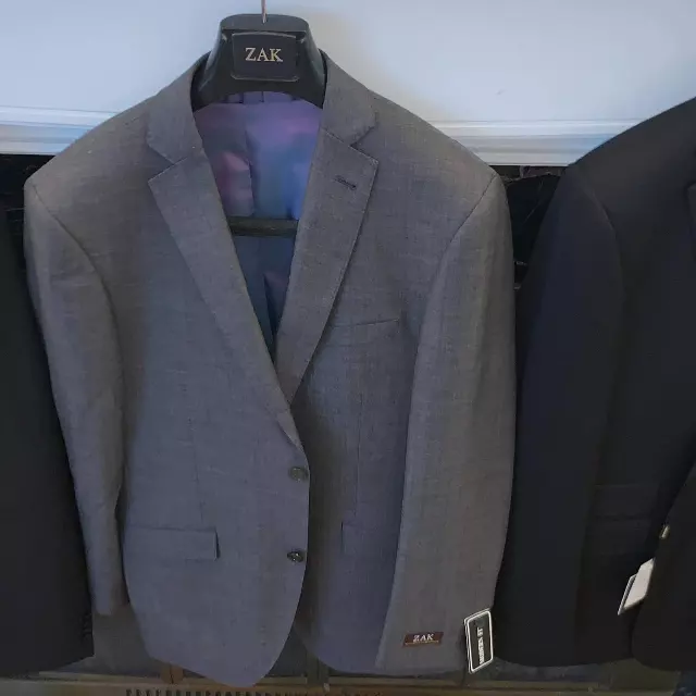 Wholesale Lot Of 100 Blazers And Suits By Hugo Boss, Ben Barber, Emilio Molteni, And More – Original Retail Values To $2,495 Each – Your Price Is Only $24.99 Each