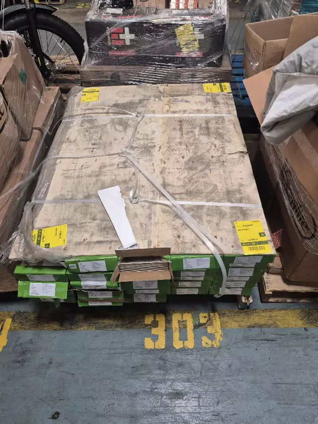 303: Vinyl Flooring PL000V49