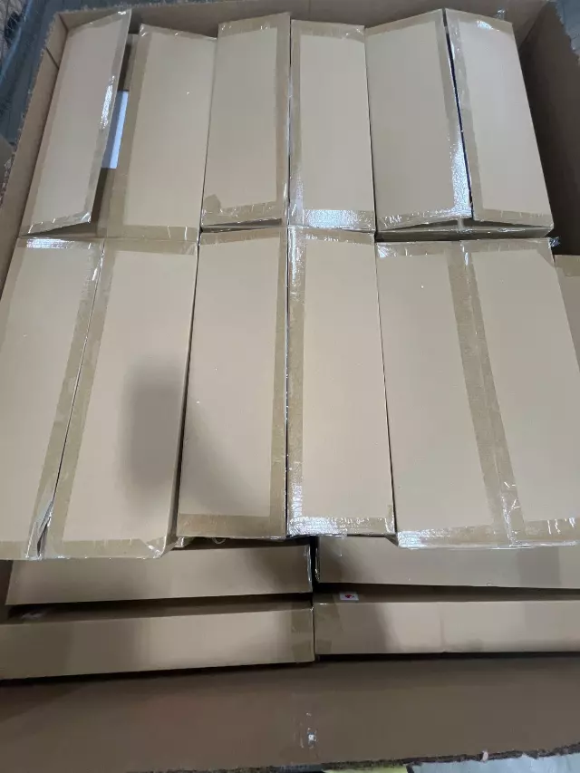 Assorted large table top plates lot · new