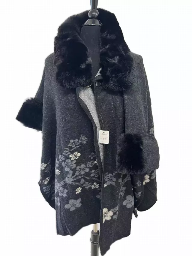 TX520 Faux Fur Floral Pattern Cape — Black