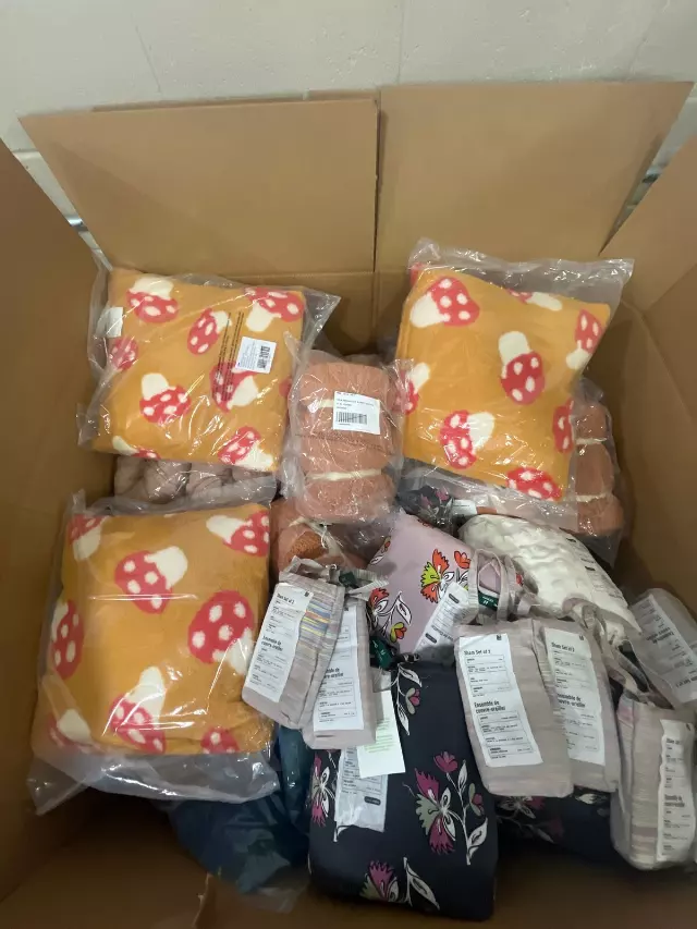 Assorted Bedding lot · new