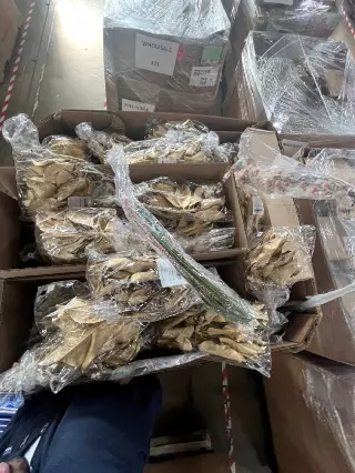 Assorted floral garlands lot · new