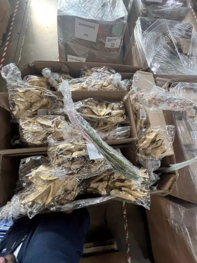 Assorted floral garlands lot · new